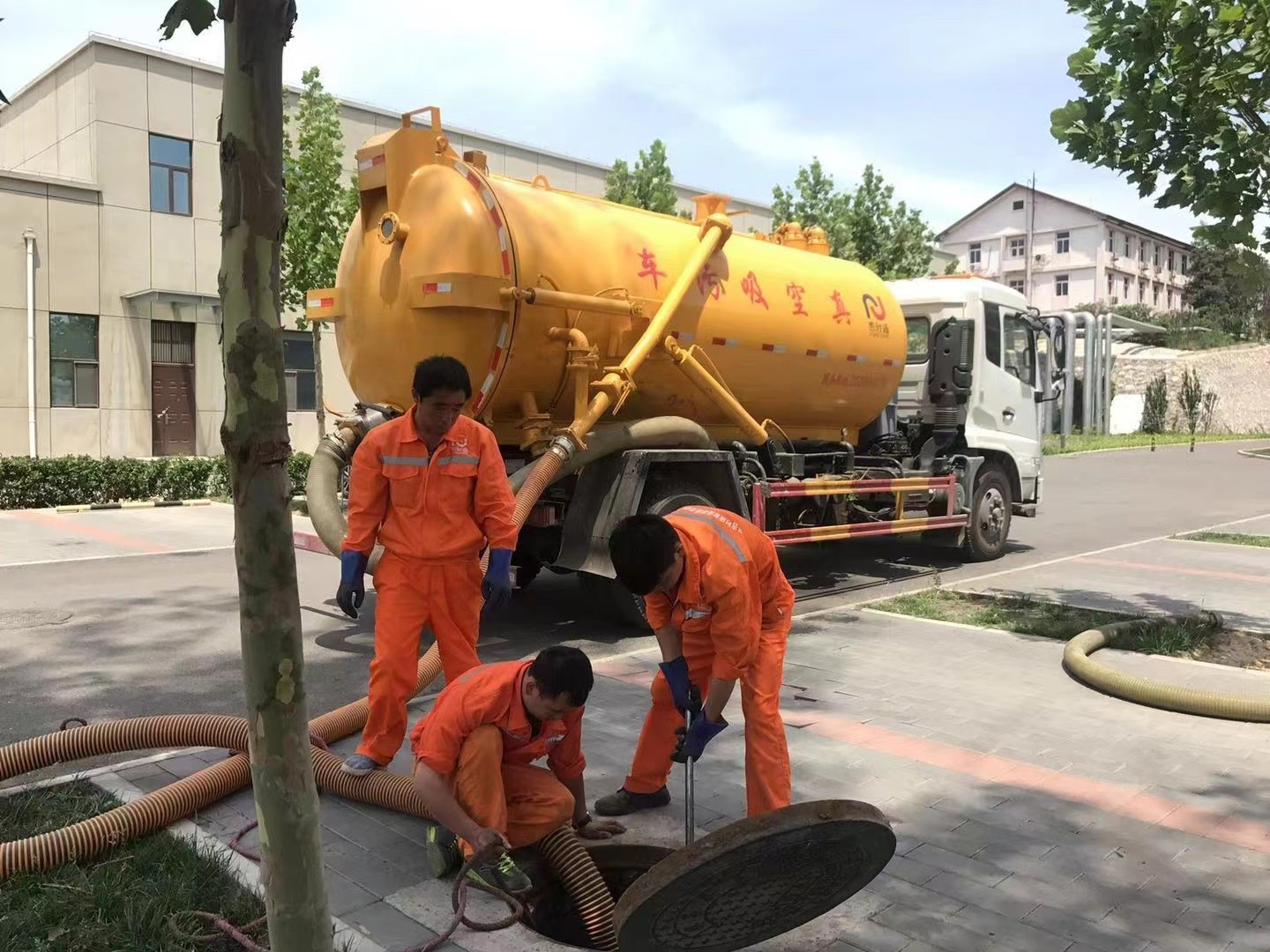 红寺堡化粪池清理与5-8吨吸粪车施工效率分析
